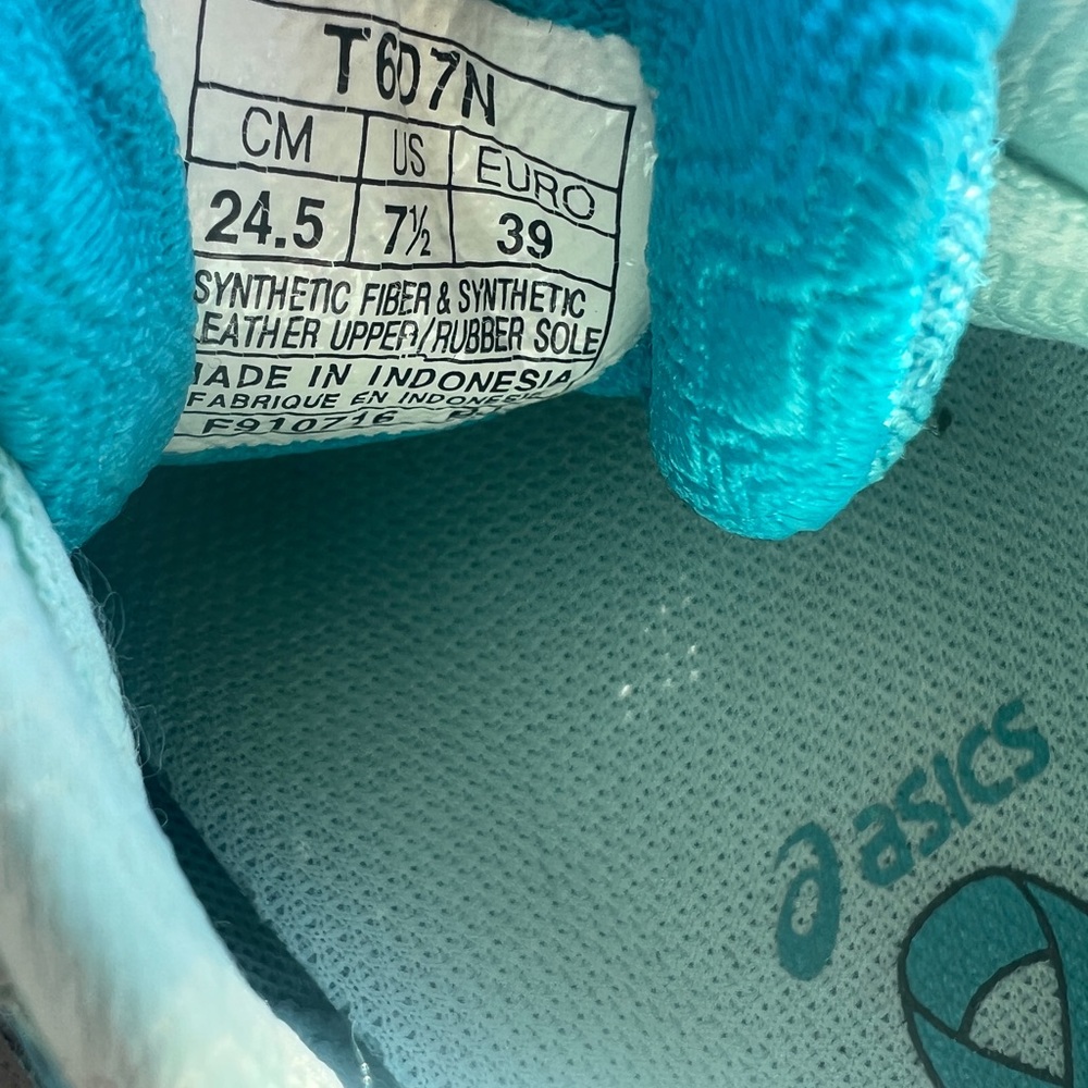 ASICS Shoes - Picture 4 of 5